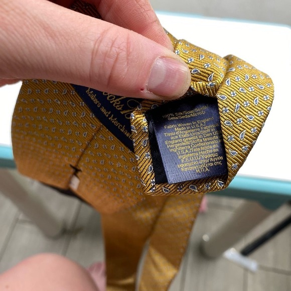 Brooks Brothers Makers Gold with Blue Paisley Print 100% Silk Neck Tie - Picture 4 of 6